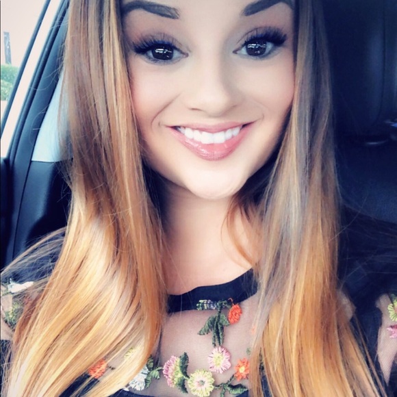 Meet Poshmark Ambassador, Chelsea! - Picture 6 of 10